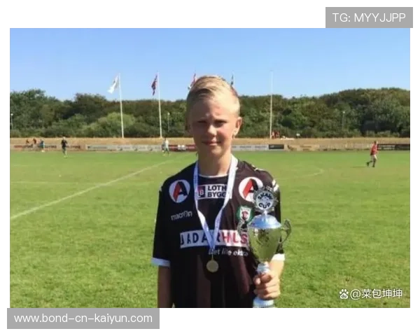 前锋身价榜哈兰德和姆巴佩并列1.8亿欧,多特前锋哈兰德身价